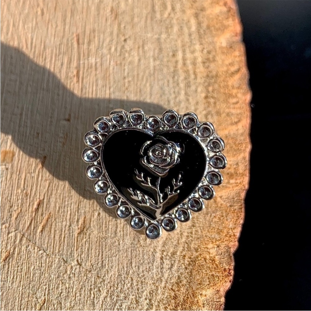 Vintage Styled Heart Shaped Rose Black Grunge Punk Statememt Floral Ring Size 9 - Picture 5 of 10